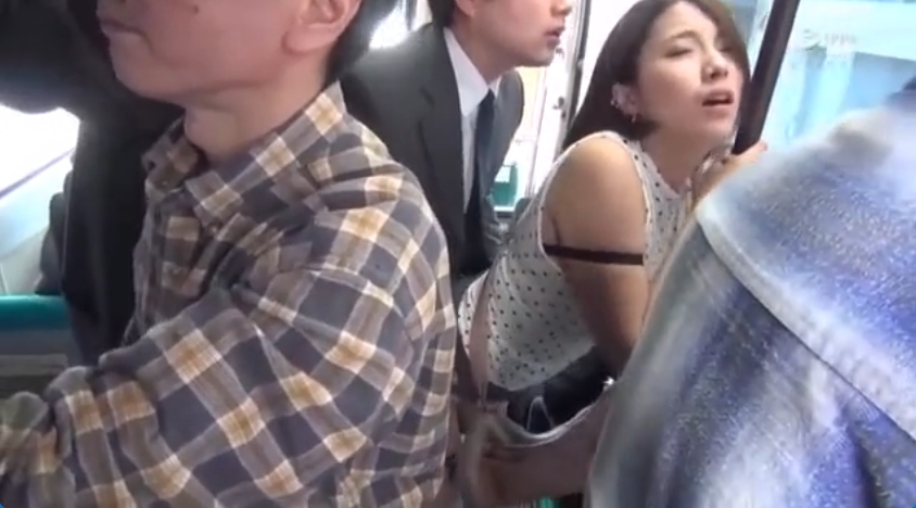 痴漢・ミニスカ人妻たち